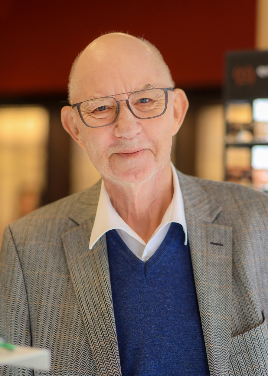  Dr. Dietmar Tiesmeyer 